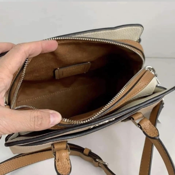 NWT Coach CH289 Mini Darcie Pebbled Leather Carryall In Colorblock Sandy Beige - Picture 4 of 4